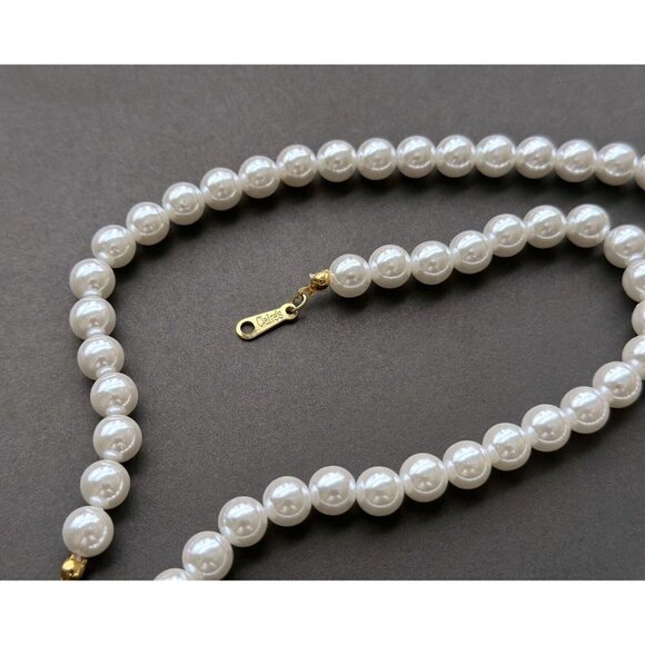 Shell bead, faux beige and white pearls, Olive shell pendant necklace set of 4 - Picture 9 of 10